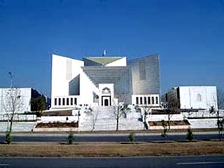 Глава Верховного суда Пакистана Ифтихар Чоудри, которого президент Первез Мушарраф отправил в отставку одновременно с введением в стране чрезвычайного положения, призвал адвокатское сообщество по всей стране к неповиновению властям