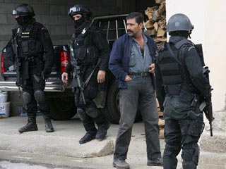 На острове Крит спецназ проводит облаву на наркомафию после расстрела полицейского конвоя