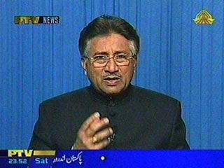 Мушарраф подчеркнул, что "чрезвычайное положение не может быть продолжительным решением для имеющихся перед страной проблем и поэтому стремится к минимизации его сроков"