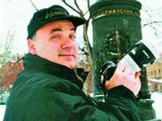 Фотокорреспондент ИТАР-ТАСС Владимир Яцина был похищен летом 1999 года и убит 20 февраля 2000 года чеченскими боевиками, проведя больше полугода в плену