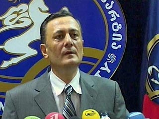 Оппозиционная Лейбористская партия Грузии в понедельник заявила, что самостоятельно выдвигает своего лидера Шалву Нателашвили кандидатом в президенты на досрочных выборах 5 января 2008 года