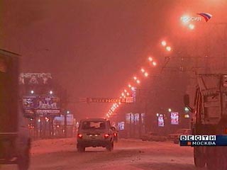 Снег в столичном регионе в ближайшие часы усилится. Как сообщили в Росгидромете, снегопад в Москве и Московской области будет продолжаться приблизительно до девяти утра 14 ноября, а наибольшая его интенсивность ожидается в период до часа ночи