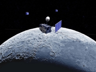 Трехтонный аппарат Kaguya вращается над Луной на высоте около 100 км