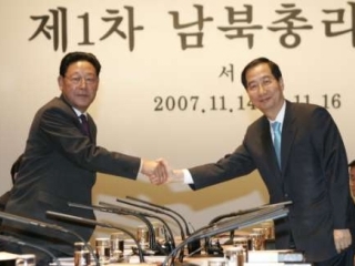 После трех дней переговоров главы правительств Севера и Юга Кореи договорились о том, чтобы начать в декабре между собой регулярное железнодорожное сообщение