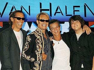 Группа Van Halen решила продлить первое за 20 лет североамериканское турне 