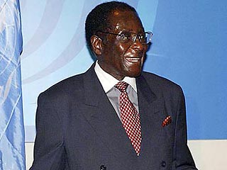 Президент Зимбабве Роберт Мугабе стал самым высокопоставленным "клиентом" мошенницы, которая обещала добыть горючее из камней