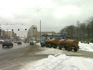 На встрече Минпромэнерго 19 ноября представителей крупнейших российских нефтяных компаний попросят сдержать цены на горючее, пишут "Новые известия"
