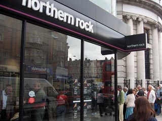 Руководители британского банка Northern Rock подали в отставку