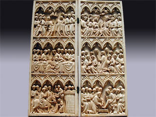 Средневековый диптих из слоновой кости, изображающий Страсти Христовы, был продан на аукционе Sotheby's в Париже за рекордную для подобного рода изделий цену - 6 млн долларов