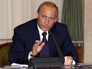 Россия будет повышать боеготовность стратегических ядерных сил, чтобы нанести быстрый и адекватный ответ любому агрессору, заявил Владимир Путин, выступая на совещании в Минобороны РФ