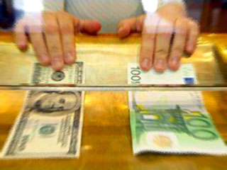Курс доллара к рублю 20 ноября обновил 8-летний минимум, опустившись к отметке 24,40 рубля на фоне достижения парой евро-доллар нового исторического максимума - 1,4780 доллара за евро