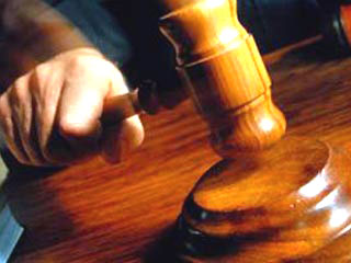Суд по тяжким преступлениям Азербайджана приговорил троих сотрудников двух газет к различным срокам лишения свободы