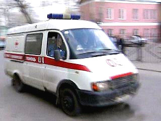 Под Ставрополем в среду утром столкнулись милицейский патрульный автомобиль ВАЗ и автомашина "Нива", в результате погибли двое сотрудников органов внутренних дел, еще один человек госпитализирован в тяжелом состоянии