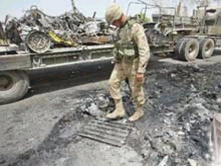 Поднятый по тревоге вертолет американского контингента уничтожил автомобиль, в котором находилось четверо боевиков, двое из них погибли