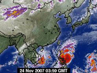 На Вьетнам и Филиппины надвигаются мощные циклоны