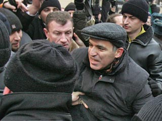 5 суток административного ареста присудил Мещанский суд Москвы лидеру ОГФ Гарри Каспарову
