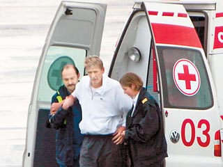 С сильными болями в области сердца актера на карете "скорой помощи" доставили в одну из столичных клиник