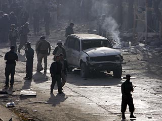 Мощный взрыв произошел во вторник рано утром в столице Афганистана. Как сообщает Reuters со ссылкой на очевидцев, во время теракта по меньшей мере один мирный житель погиб и еще несколько получили ранения