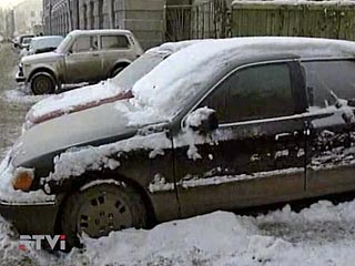 Снег, метель, заносы на дорогах и понижение температуры до 6 градусов мороза ожидается сегодня в столичном регионе