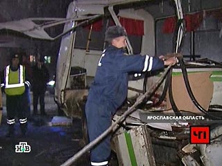 Возбуждено уголовное дело по факту ДТП в Ярославской области, в котором погибли пять пассажиров "маршрутки"