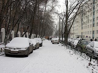 Снегопад и и гололед в очередной раз привели к многокилометровым пробкам в Москве