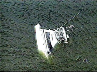 В Нью Джерси перевернулась лодка с рыбаками: один утонул
