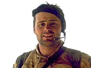 Капрал Брайан Бад патрулировал окрестности Гильмендской провинции в Афганистане с восемью солдатами. Трое из них были ранены, попав в засаду талибов около города Сангин.   