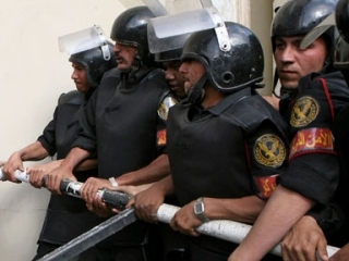 В Египте задержаны 11 активистов запрещенной исламистской организации "Братья-мусульмане". Аресты были произведены в ходе полицейской операции, проведенной в городе Сохаг, к югу от Каира