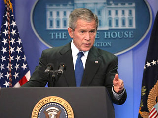 Президент США Джордж Буш по-прежнему не исключает силовой вариант решения иранской ядерной проблемы, несмотря на утверждения Национальной разведки США, что Тегеран остановил свою программу по созданию ядерного оружия еще осенью 2003 года