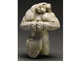 За рекордные 57,1 млн долларов ушла с молотка на нью-йоркском аукционе дома Sotheby's мраморная статуэтка "Львица Гуэнолла" из древней Месопотамии, датированная третьим тысячелетием до н.э.