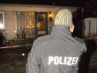 На севере Германии найдены мертвыми пятеро детей, мальчиков в возрасте от трех до девяти лет, их мать арестована по подозрению в их убийстве. После смерти сыновей она сдалась полиции