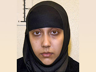 К девяти месяцам тюремного заключения условно приговорил в четверг лондонский суд 23-летнюю британку Самину Малик, продавщицу в аэропорту Хитроу, именующую себя "лирической террористкой" и не скрывающую своих экстремистских взглядов