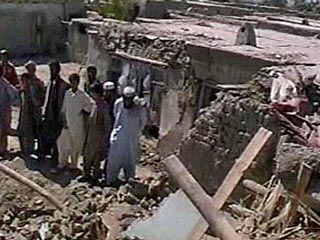 По словам военного, в ночь с пятницы на субботу авиация НАТО подвергла бомбардировке город Муса-Кала, который талибы превратили в свой укрепрайон