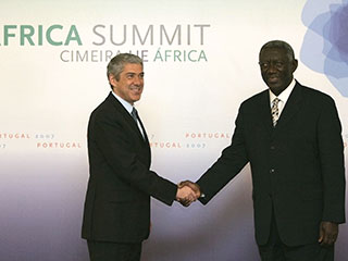 На саммите Евросоюз-Африка большинство лидеров африканских стран отказались заключить с ЕС предложенные им Договоры об экономическом партнерстве