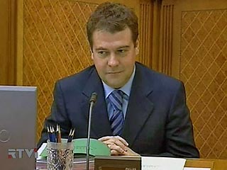 СМИ уже начали подбирать команду Дмитрию Медведеву - вопрос о его будущем президентстве кажется решенным.