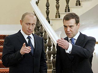 Медведев пригласил Путина стать премьером в марте         