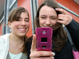 В этом году sms - короткие текстовые сообщения, которые можно отправлять на мобильный телефон, - празднуют свое 15-летие