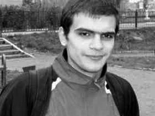 В подмосковном Серпухове в четверг состоялись похороны Юрия Червочкина - 22-летнего нацбола, который скончался два дня назад не приходя в сознание после того, как его избили неизвестные