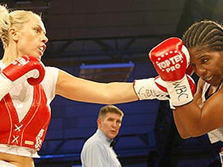 Россиянка Наталья Рагозина в Дессау (Гермаия), выиграв у американки Акондайе Фаунтэйн, присвоила себе пятый титул чемпионки мира по профессиональному боксу в весовой категории до 76,2 кг
