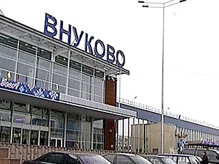 В аэропорту "Внуково" лайнер врезался в тягач - никто не пострадал
