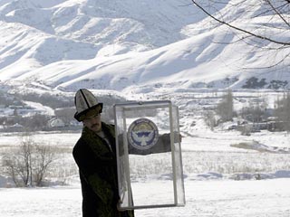 Оппозиция Киргизии рассчитывает, что Верховный суд отменит региональный барьер	