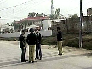 В Пакистане боевик-смертник подорвал себя в расположении военного городка в городе Кохат в Северо-Западной пограничной провинции