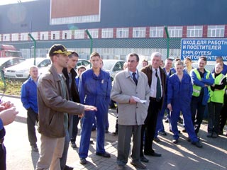 Завод Ford во Всеволожске Ленинградской области 17 декабря возобновил производство в три смены, говорится в официальном сообщении компании