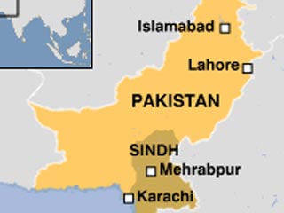 На юге Пакистана перевернулся переполненный пассажирский поезд, 50 погибших