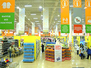 Enka и Auchan подписали соглашение, согласно которому французская компания будет управлять 14 гипермаркетами "Рамстор", девять из которых &#8212; в Москве