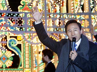 В Южной Корее состоялись президентские выборы, на которых победил бывший бизнесмен, кандидат от консерваторов Ли Мен Бак
