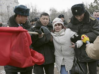 В Бишкеке на акции протеста сторонников оппозиции задержаны 30 человек