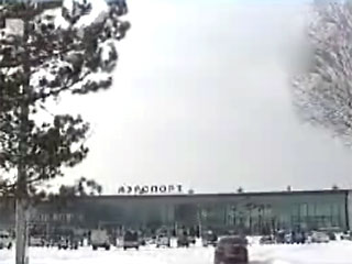 Работа аэропорта Владивостока была прервана на четыре часа из-за снегопада