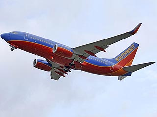 Пассажирский самолет в США совершил экстренную посадку из-за сообщения о бомбе на борту