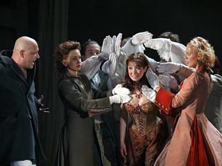 Фаворитом церемонии на сей раз станет спектакль "Тартюф" по Мольеру, поставленный в Ленкоме